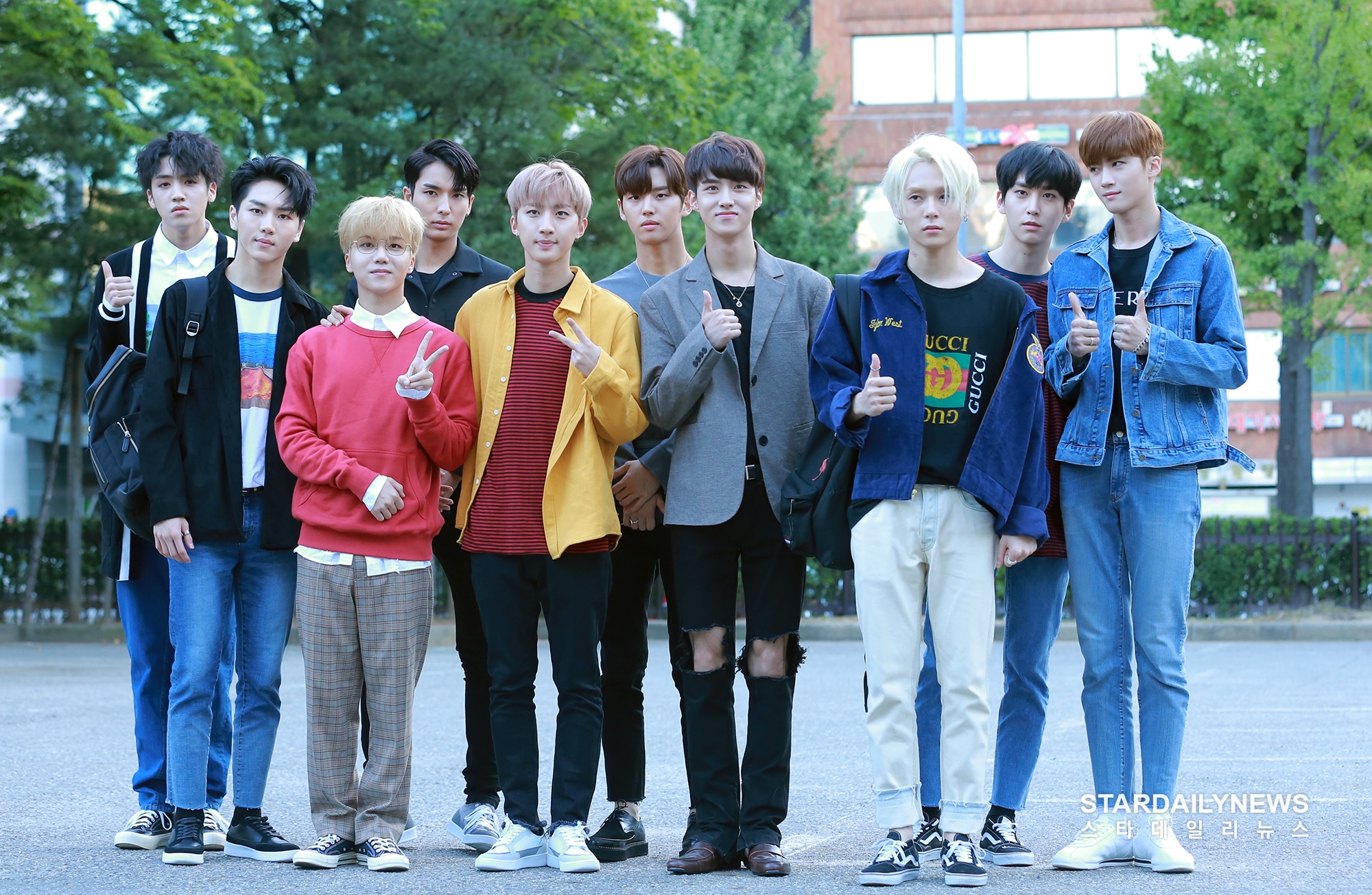 [S포토] 펜타곤, 사이사이로 쏙 (뮤직뱅크 출근길)