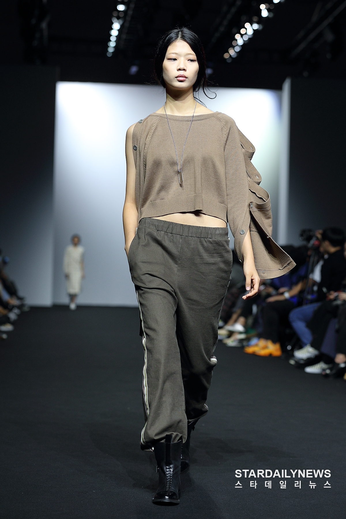 [S포토] 아티스트의 라이프스타일 추구하는 ul:kin 패션쇼 LOOK 20 (서울패션위크)