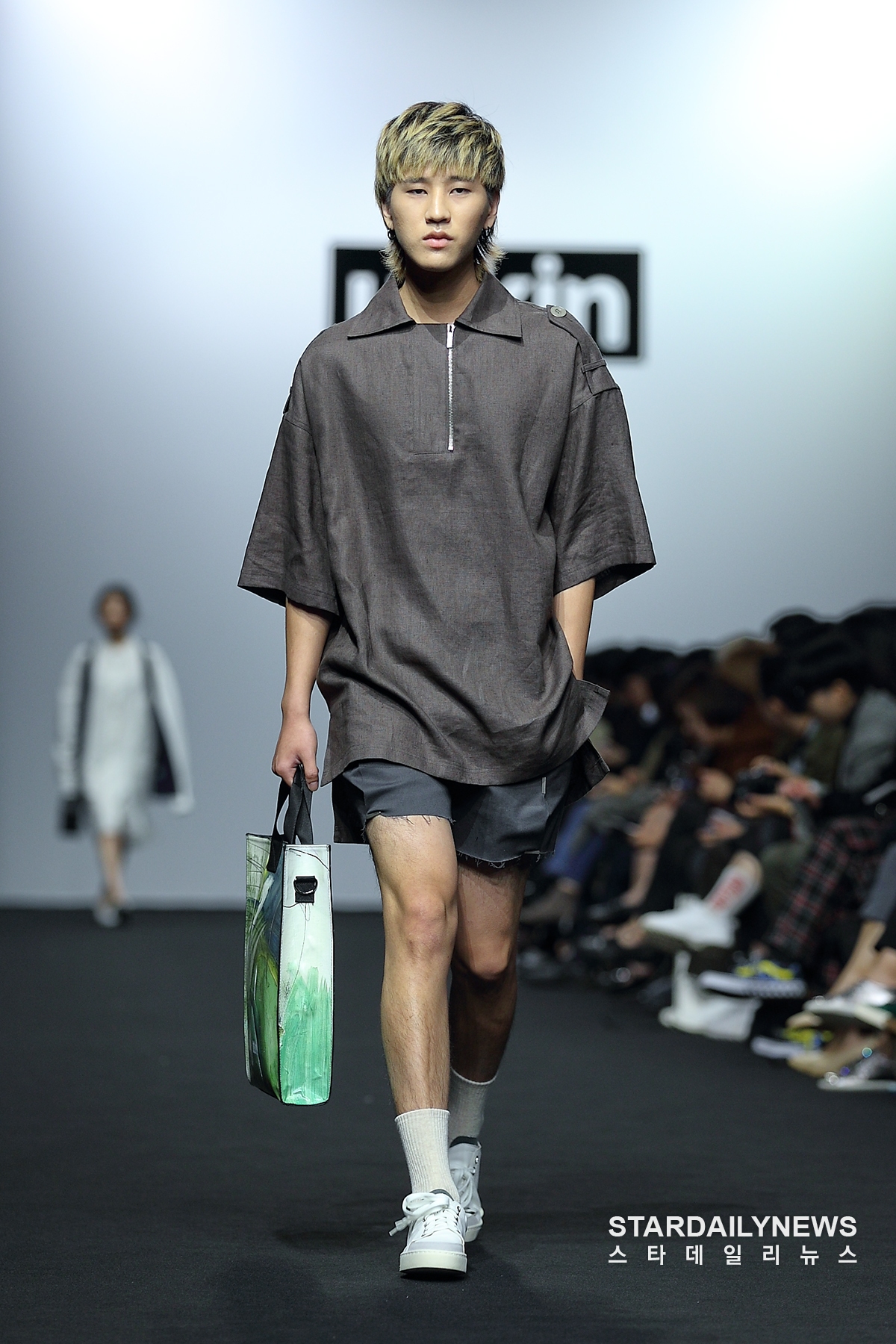 [S포토] 아티스트의 라이프스타일 추구하는 ul:kin 패션쇼 LOOK 31 (서울패션위크)