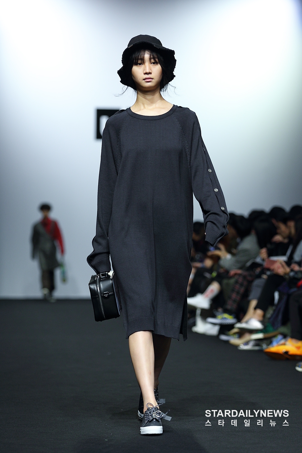 [S포토] 아티스트의 라이프스타일 추구하는 ul:kin 패션쇼 LOOK 36 (서울패션위크)