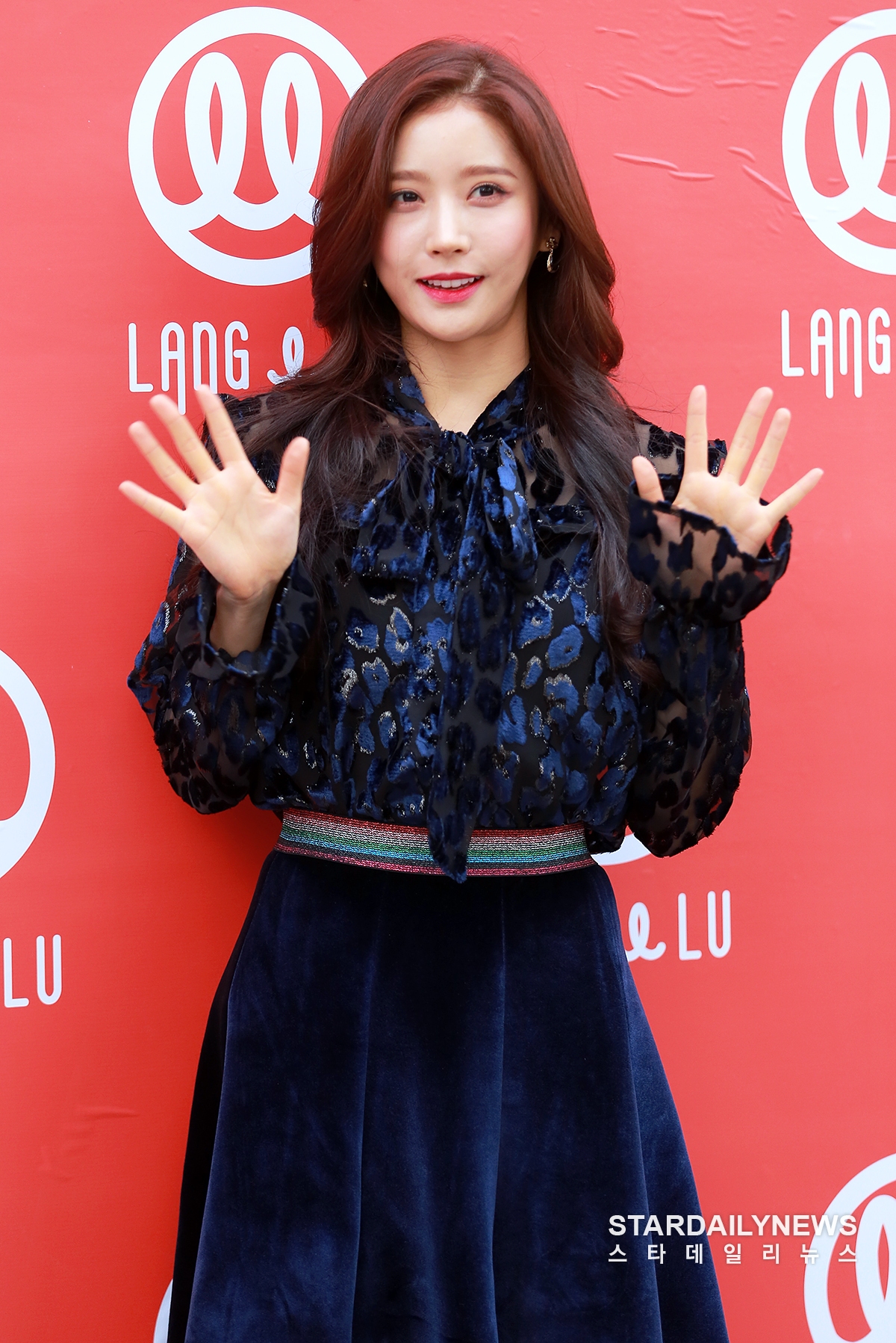 [S포토] 헬로비너스 유영, 유영이가 안녕안녕 (2018 S/S 헤라서울패션위크)