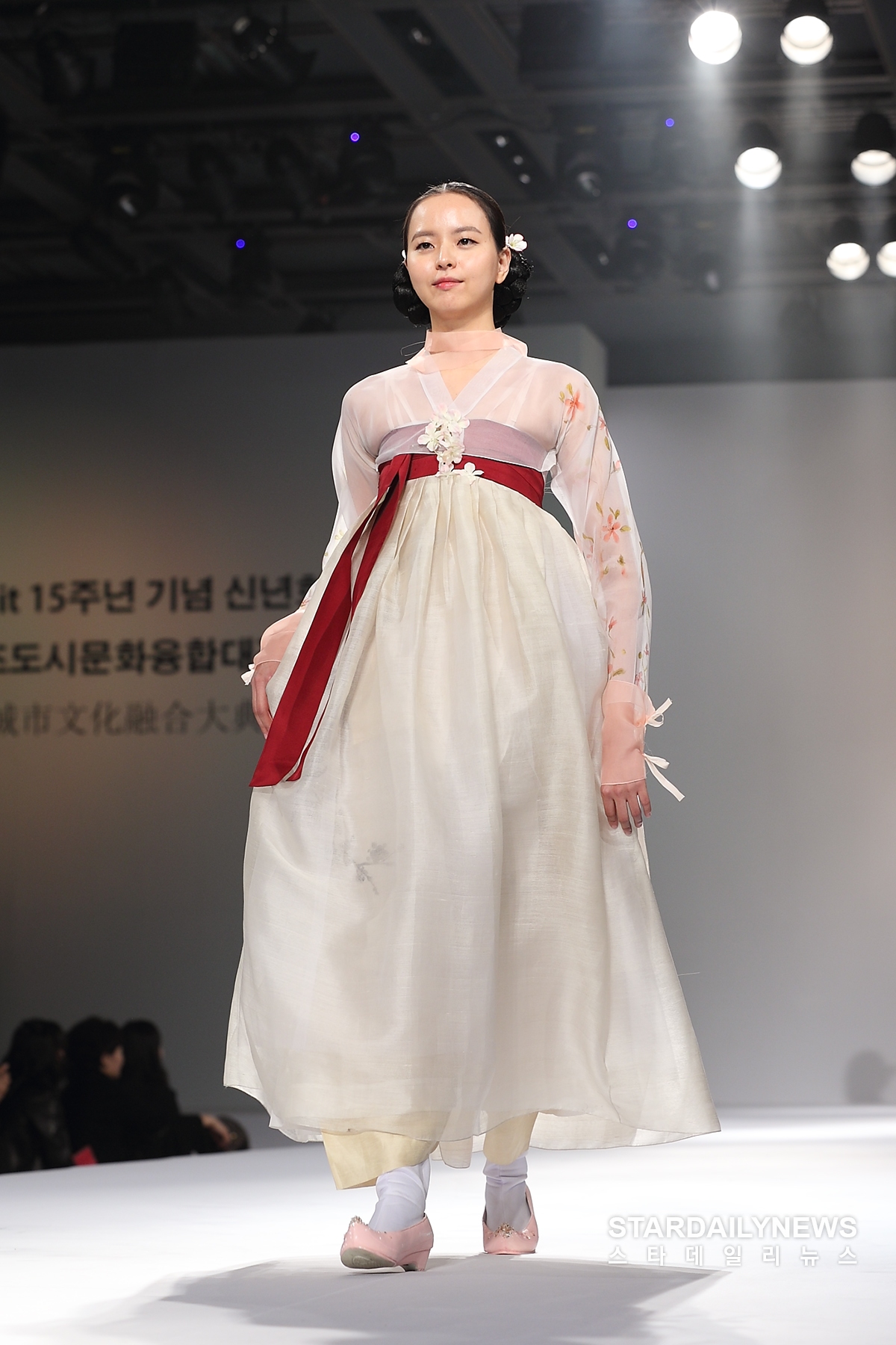 [S포토] 한복의 섹시함 반전 매력~  (김혜순 한복패션쇼)