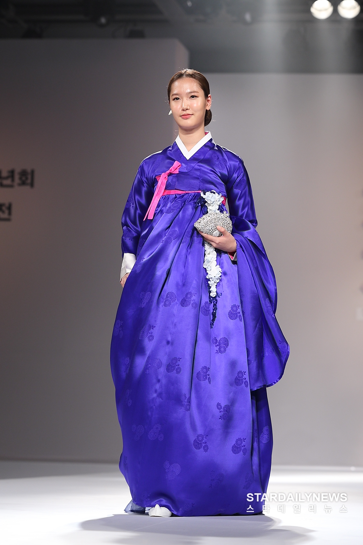 [S포토] 시선강탈하는 한복자태~  (김혜순 한복패션쇼)
