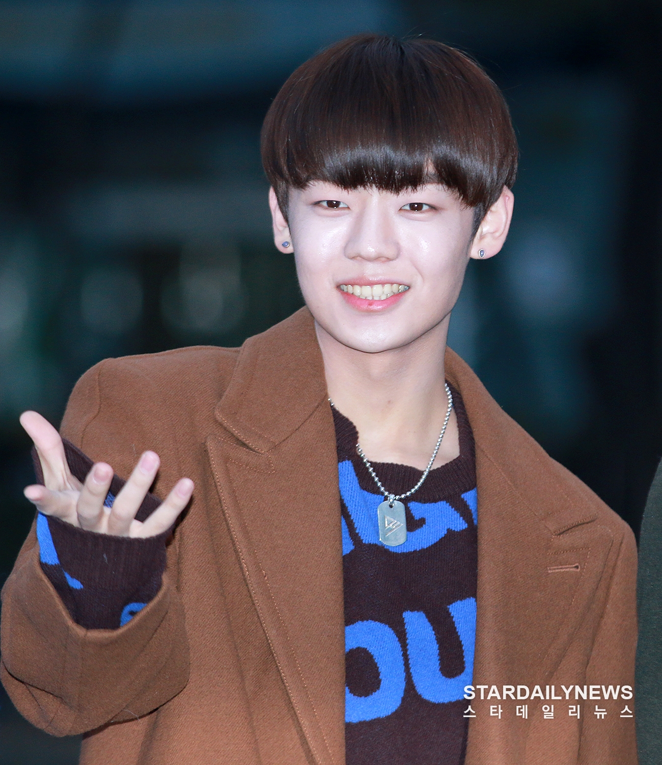 [S포토] 에이스 찬, 군번줄 찬 찬 (뮤직뱅크 출근길)