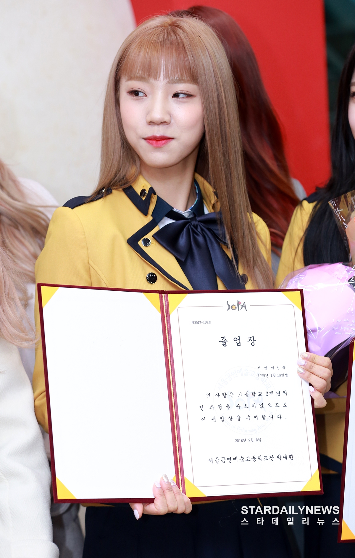[S포토] 우주소녀 여름, 요고이 바로 진숙이 졸업장 (서공예 졸업식)