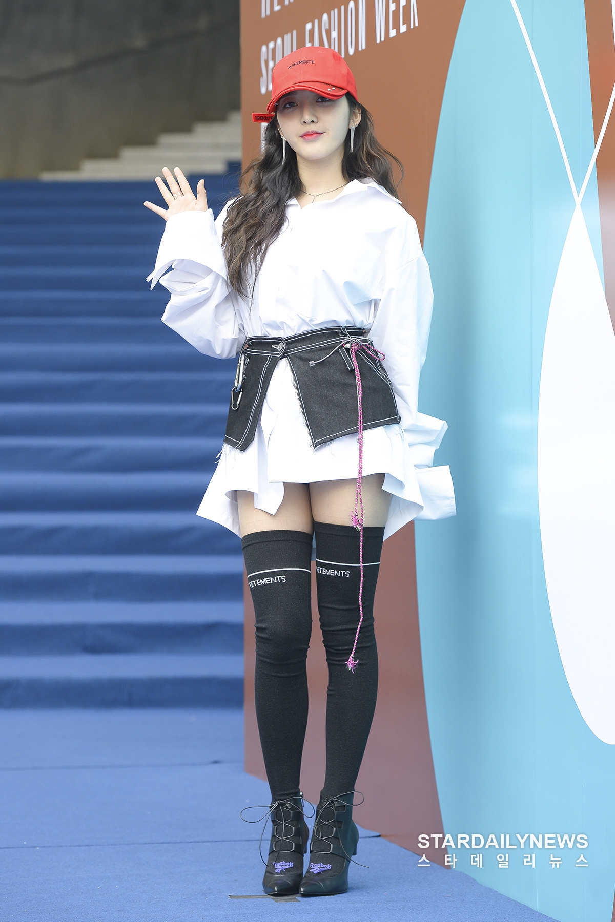 [S포토] AOA 찬미, 발랄한 손인사 (헤라서울패션위크)