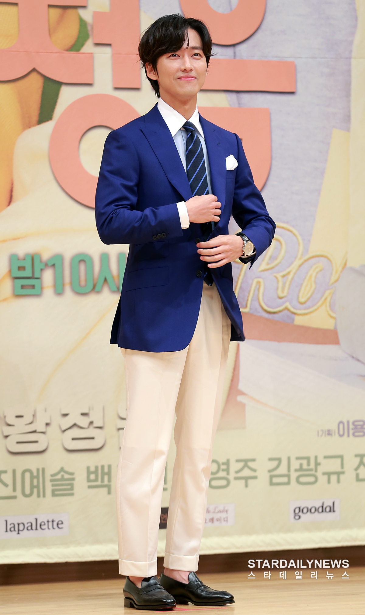 [S포토] 남궁민, 옷매무새를 가다듬고 (훈남정음)