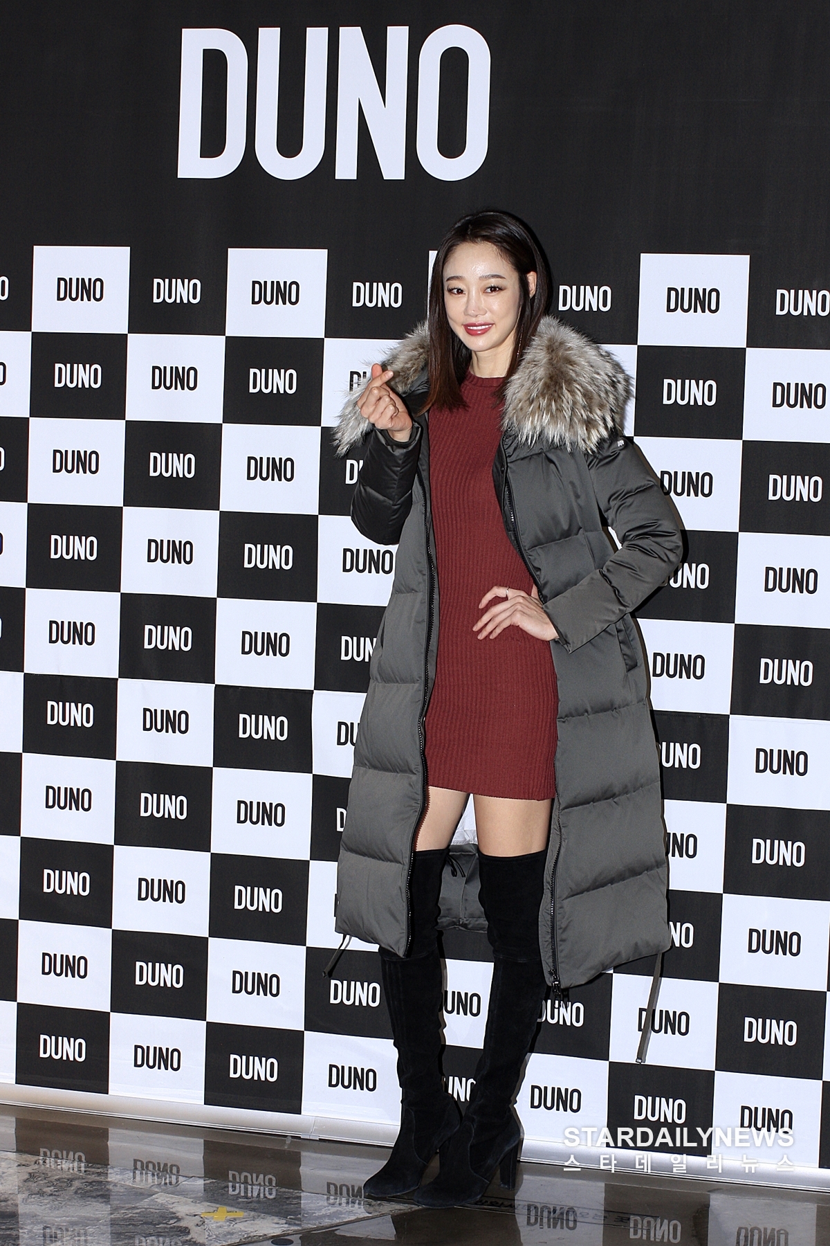 [S포토] 최여진, 러블리 하트~ (두노 오픈 행사)