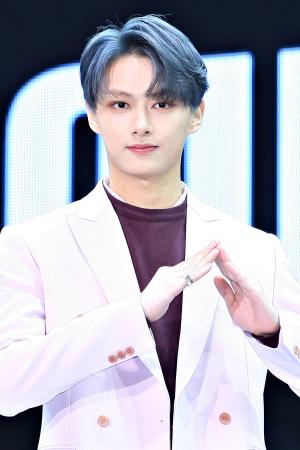 [S포토] 세븐틴 준, 김희철 닮았나요? (YOU MADE MY DAWN 쇼케이스)
