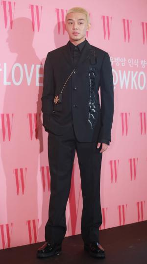 [S포토] 유아인, 위풍당당 빛아인 (LOVE YOUR W)