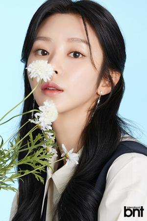이주빈 인스타그램 속 셀피 비결? 친구들이 사진 잘 찍어줘 [화보]