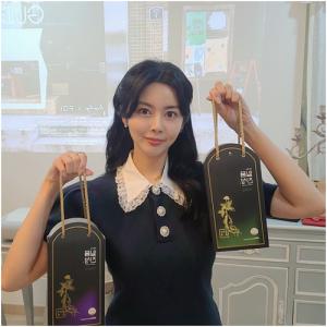 인플루언서 람이언니ㆍ개그우먼 윤효동, 그립 프나굿 채널서 4색홍삼 할인 판매 진행