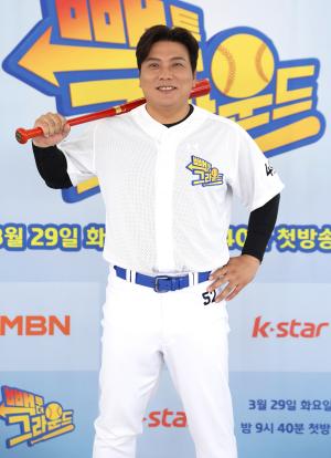 [S포토] 김태균, 이리컴 (빽 투 더 그라운드)