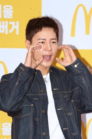 [S포토] 이규형, 볼하트 아님 버거를 야미 야미~ (맥도날드)