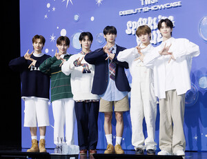 [S포토] 투어스 영재-지훈-한진-도훈-경민-신유, 글로벌 팬들에게 음악으로 행복한 에너지 전달하는 그룹 되고파~ (쇼케이스)