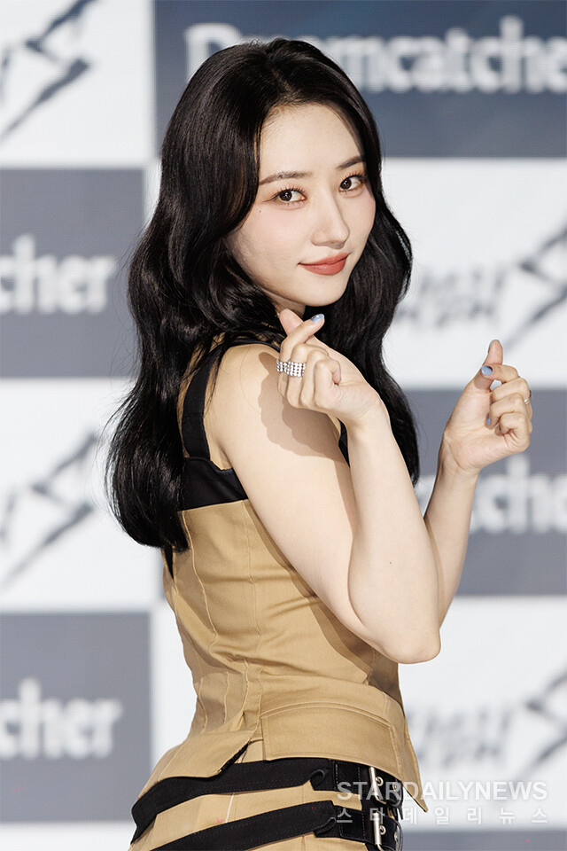 [S포토] 드림캐쳐 수아, 설레는 눈맞춤~ (쇼케이스)