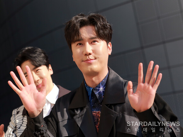 신성, 디엔씨 이엔티와 전속계약 체결