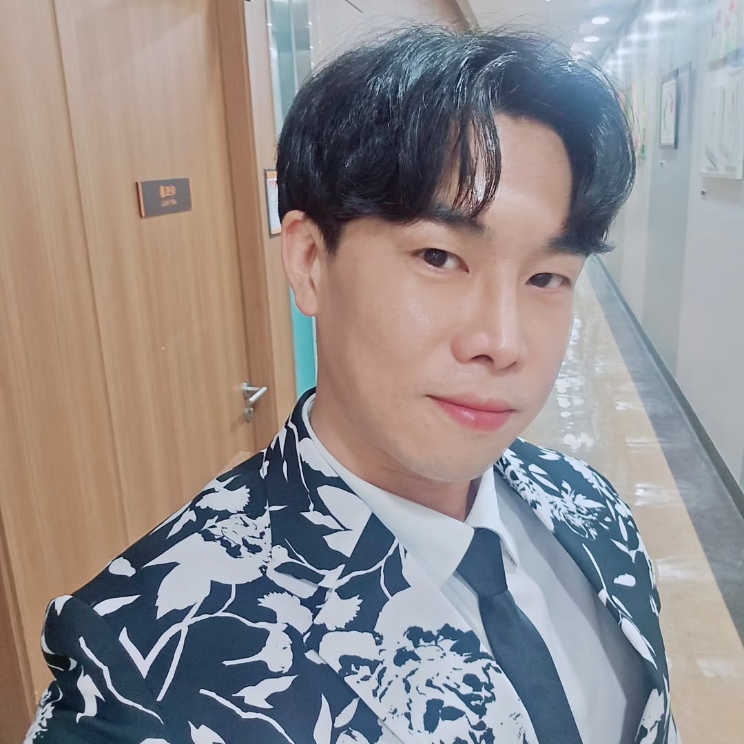 [더 팬] 옥샘, 디시트렌드 인기 속 진심의 무대로 팬심 흔들어…이리옥샘 응원 가득