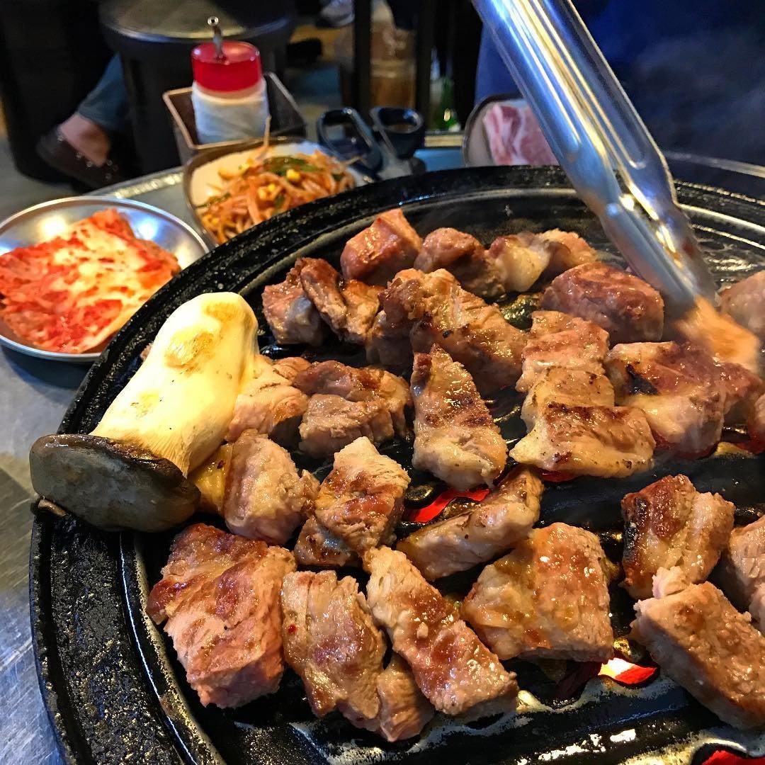 인생 돼지고기를 만나다! 육즙 터지는 돼지구이 맛집 5