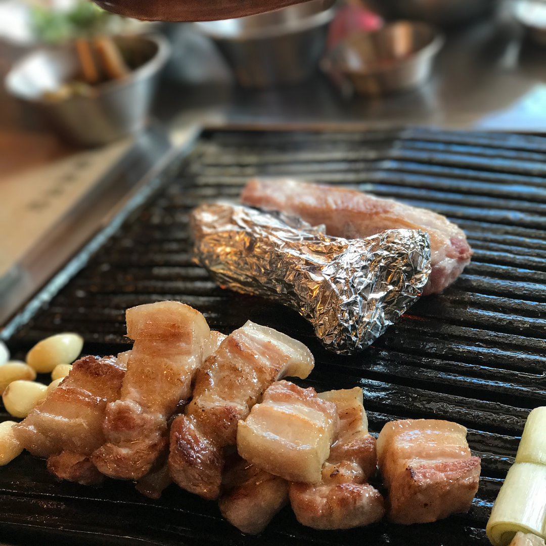 인생 돼지고기를 만나다! 육즙 터지는 돼지구이 맛집 5