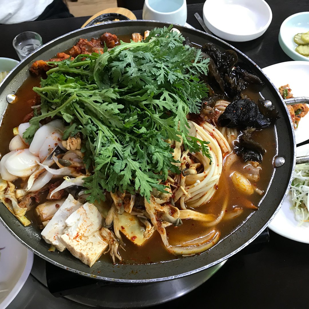 얼큰하고 진한 국물, 겨울철 별미 곱창전골 맛집 5곳