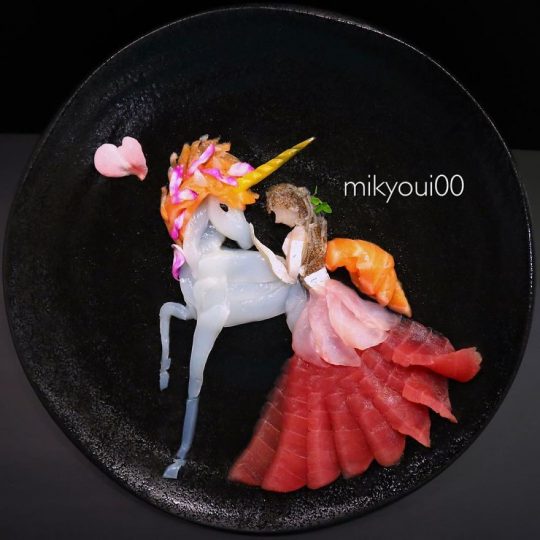 도저히 먹을 수 없는 생선회 한 접시, 사시미 아트