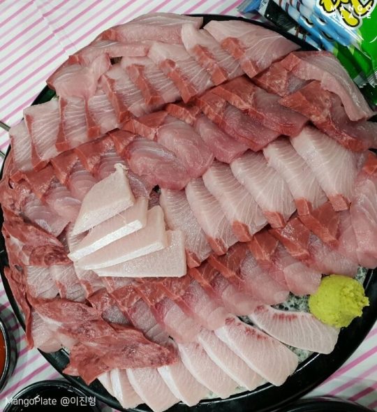 물이 잔뜩 올랐다! 방어회 맛집 추천