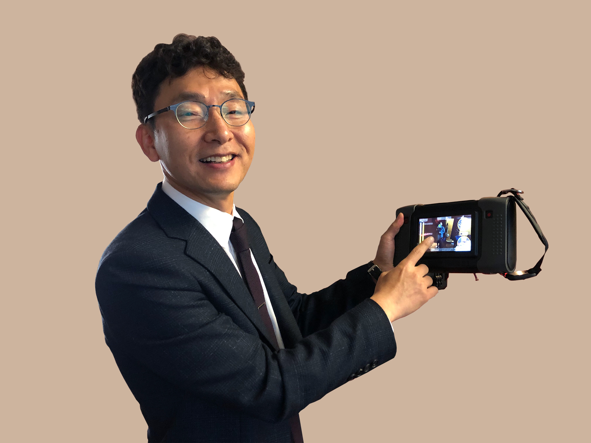 폰으로 사진 찍듯···초음파 카메라 들고 가스누출 감지