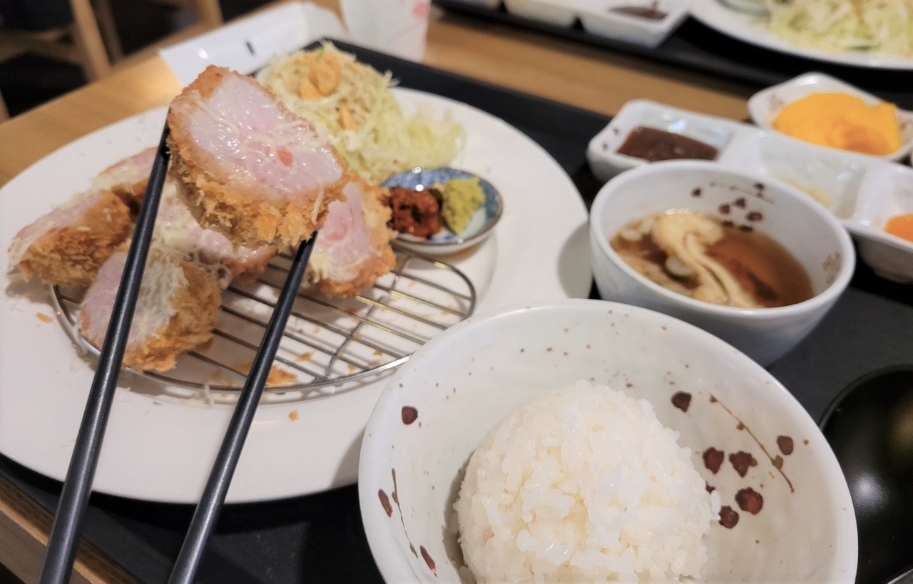 돈카츠 육즙, 소바 면발에 감동···문지동 소바공방
