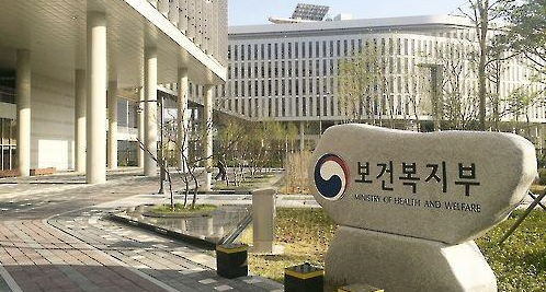 복지부, 환자 부담 큰 비급여 항목 대폭 손본다