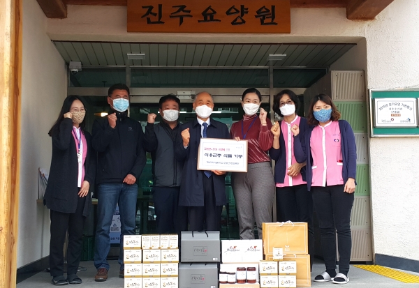 어르신 힘내세요…경남과기대 곤충산학연협력단, 250만원 상당 곤충식품 기부