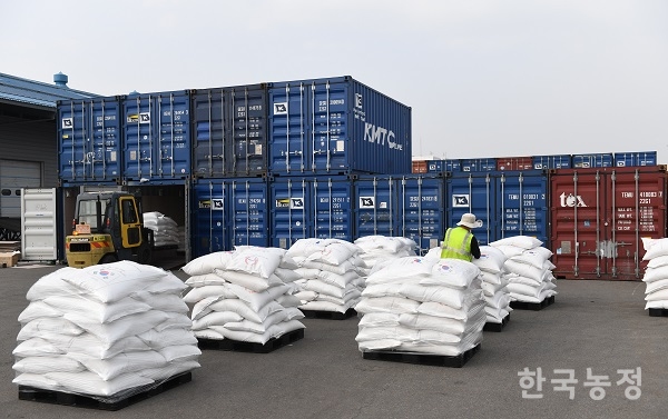우리쌀 750만톤, 해외원조용 첫 선적