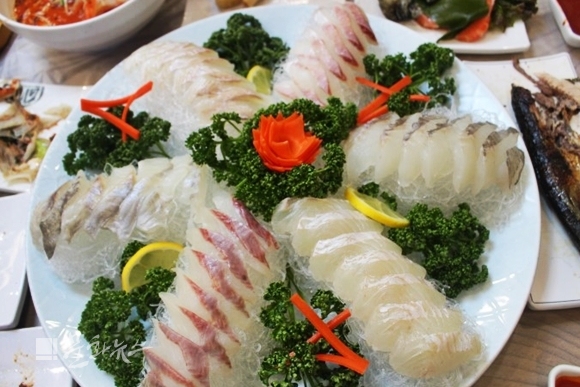 속초 해맞이 축제, 해돋이 여행과 입맛을 돋우는 인근 횟집
