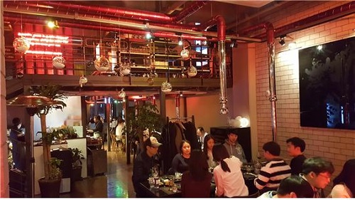 분당 정자동 맛집 육덕등심, 독특한 인테리어 속 고기메뉴 제공