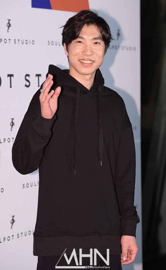 [문화포토] 짙은 패션위크 참석했어요~