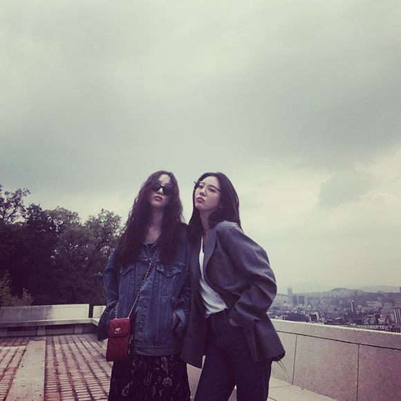 배우 손담비, 정려원과 다정 인증샷 눈길 잘 어울리네요
