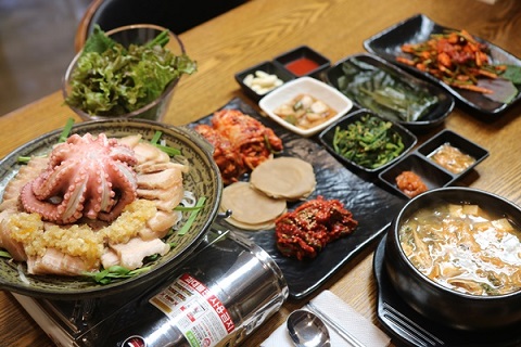 황제문어보쌈 빨간대문집, 고궁 나들이와 함께 하는 경복궁 맛집