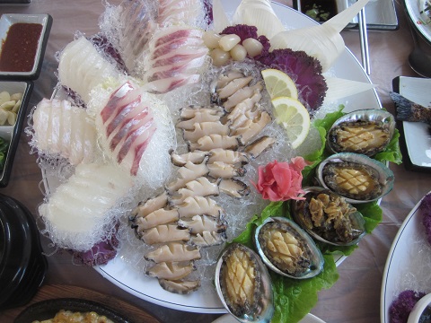영양가득 전복과 푸짐한 조개구이, 안면도 맛집에서 즐길 수 있어
