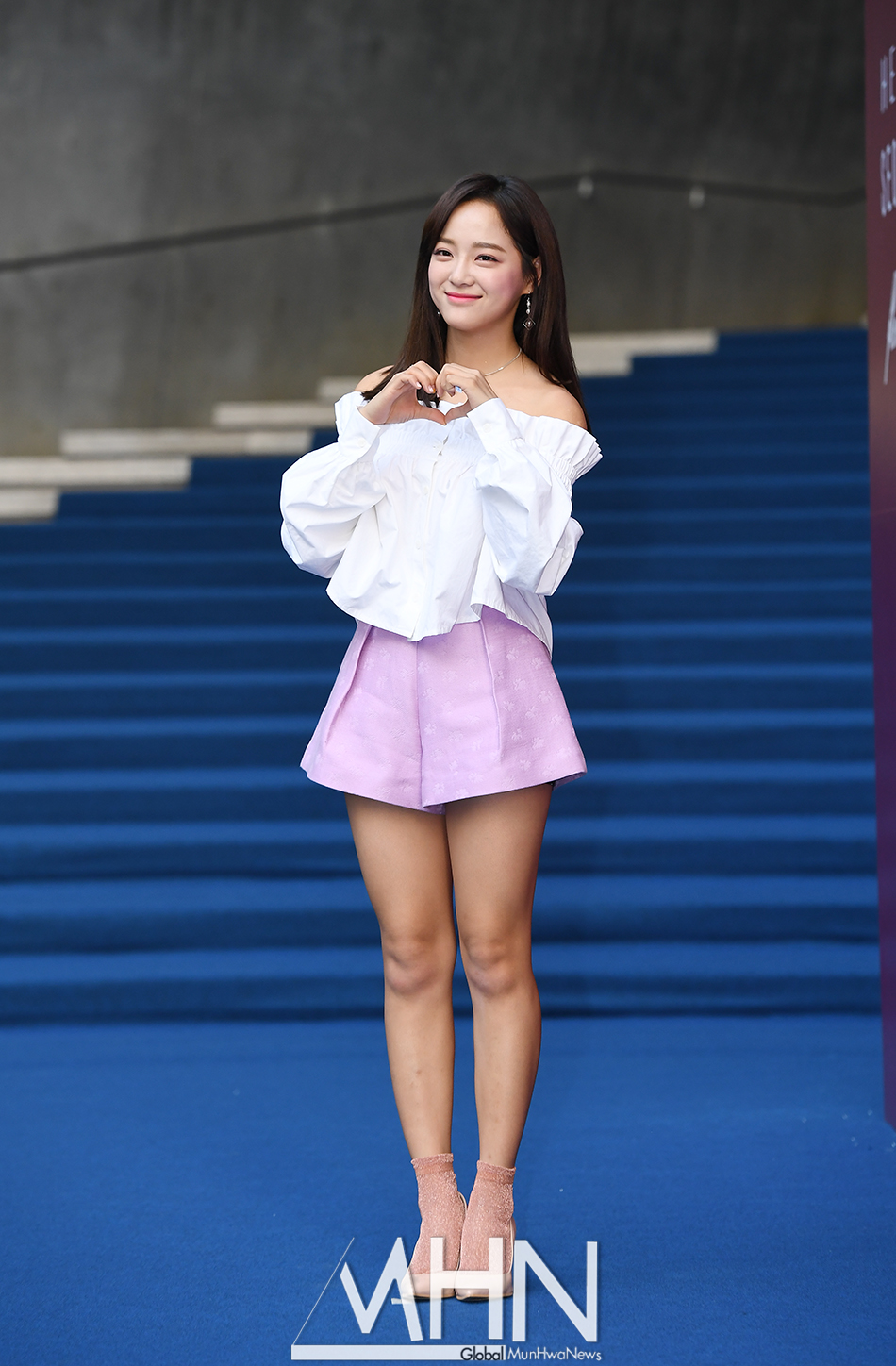[문화포토] 구구단 김세정 보라빛 향기를 담은 하트~ (헤라서울패션위크)
