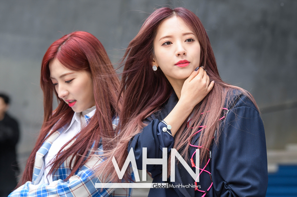 [MHN포토] 우주소녀 보나-은서 개성 넘치는 헤어컬러