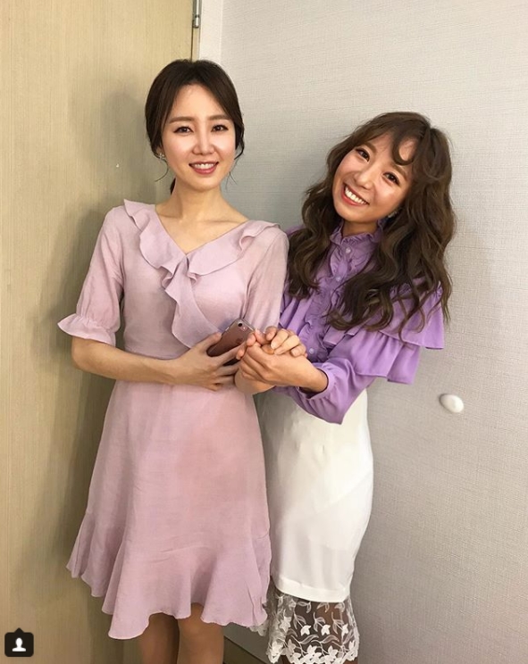 김현영, 김솔희 아나운서랑 무슨사이? 보라색 맞춰 입고 손 꼭 맞잡고