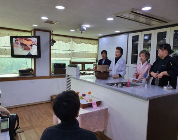 한국전통음식연구소 윤숙자 교수, 한국전통음식과 한국전통주의 이해와 발전에 대한 조리학과 특강