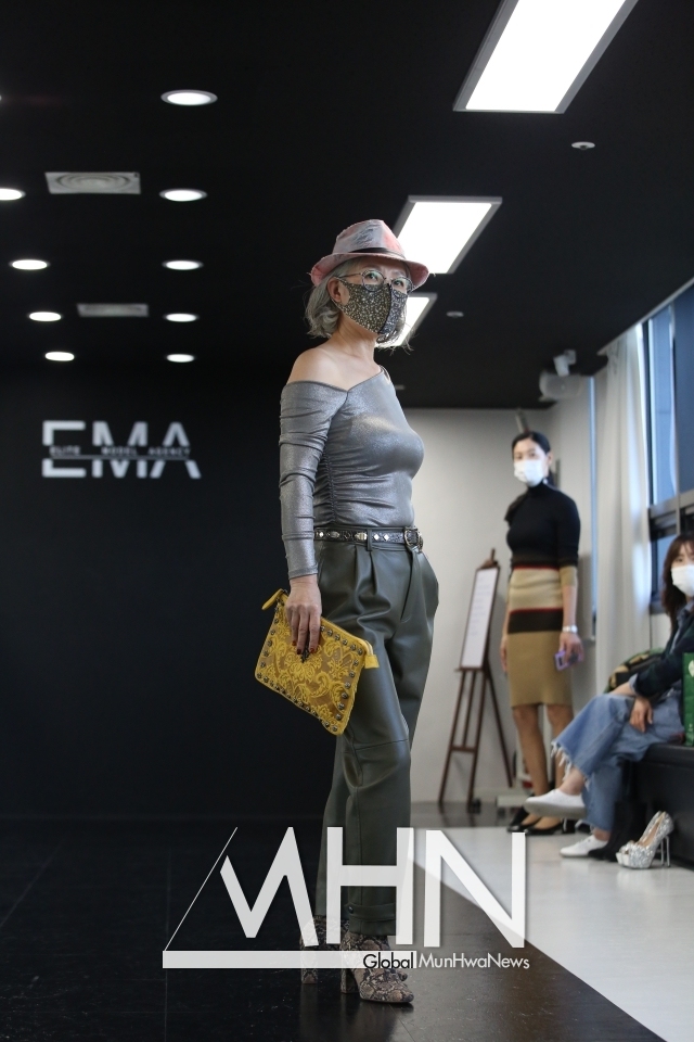 [MHN포토] 시니어모델 에루화 시크함과 세련미의 매력 