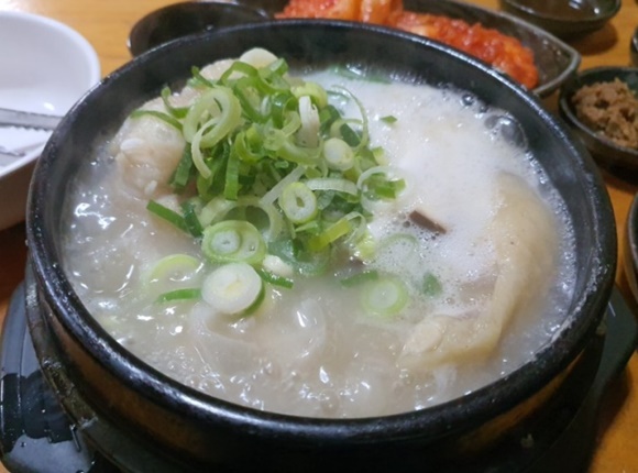 2TV 저녁 생생정보통 맛집 오늘 맛집 위치 어디? 오리진흙구이, 곰탕, 뭉티기삼합, 육회낙지탕탕이삼합, 연근 한상 소개