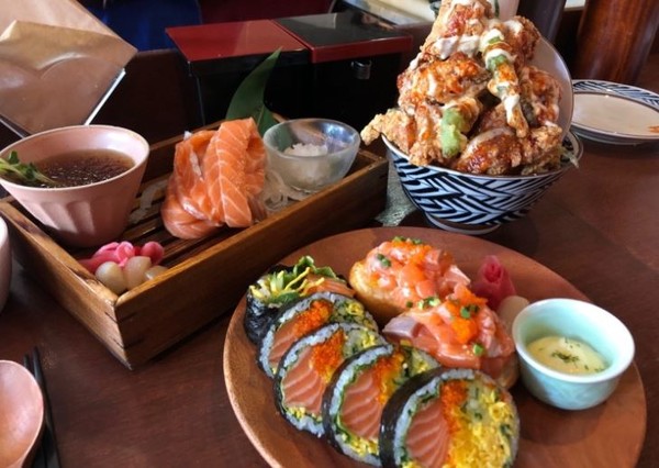 생방송 투데이 오늘 맛집은? 이색 닭요리, 치킨덮밥과 연어 맛집 소개