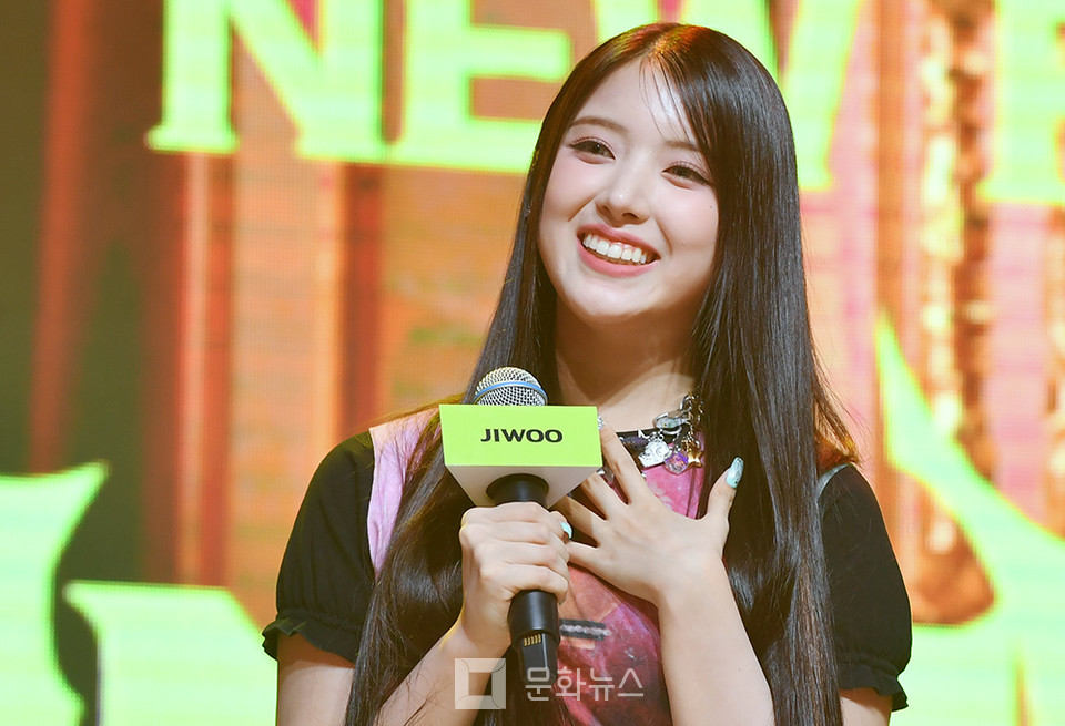 엔믹스 지우, 러블리한 하트 입술 사랑스러워 [포토화보]