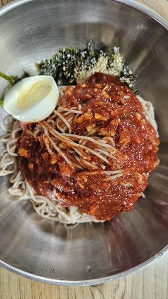 청춘양구 착한  막국수 육수와 면이 서로 선을 넘지 않는 맛.