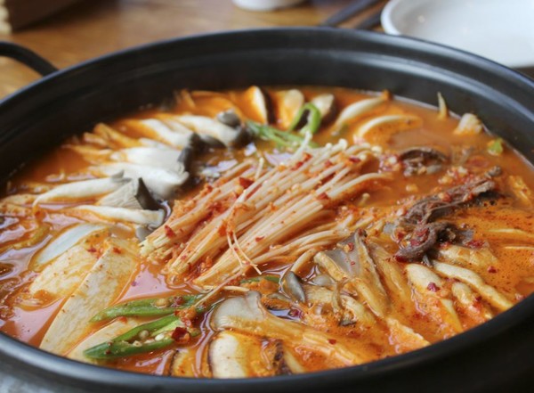 생방송 투데이 오늘 방송 맛집은? 만두전골, 수제케이크 맛집 소개