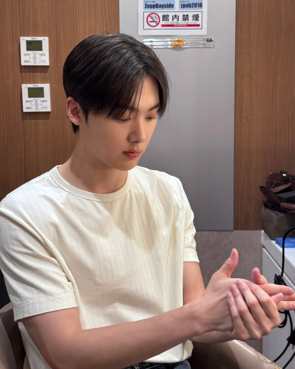 아스트로 윤산하, SNS서 바니스뉴욕 뷰티 센티아쥬™ 핸드크림 선봬