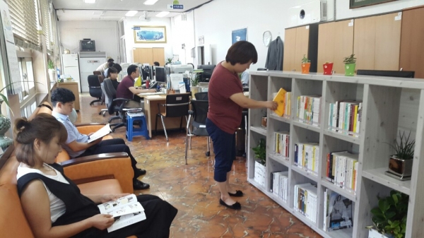 남해군청 작은 도서관으로 변신